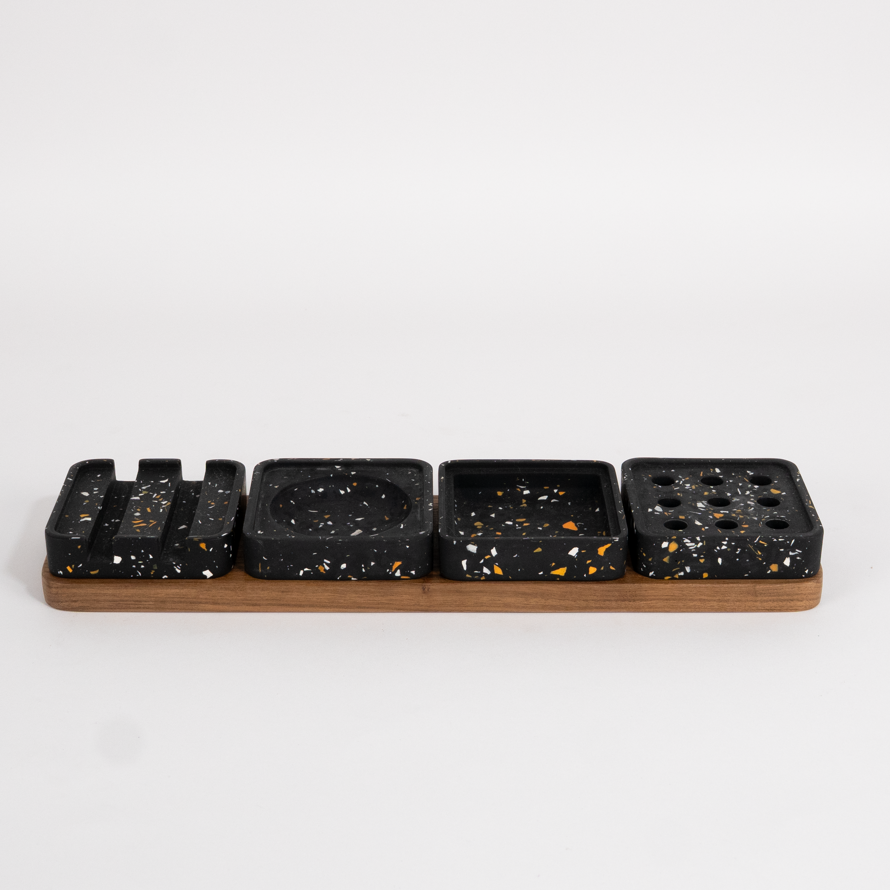 SQUARISH TRAY - SET OF 4 (BLACK)