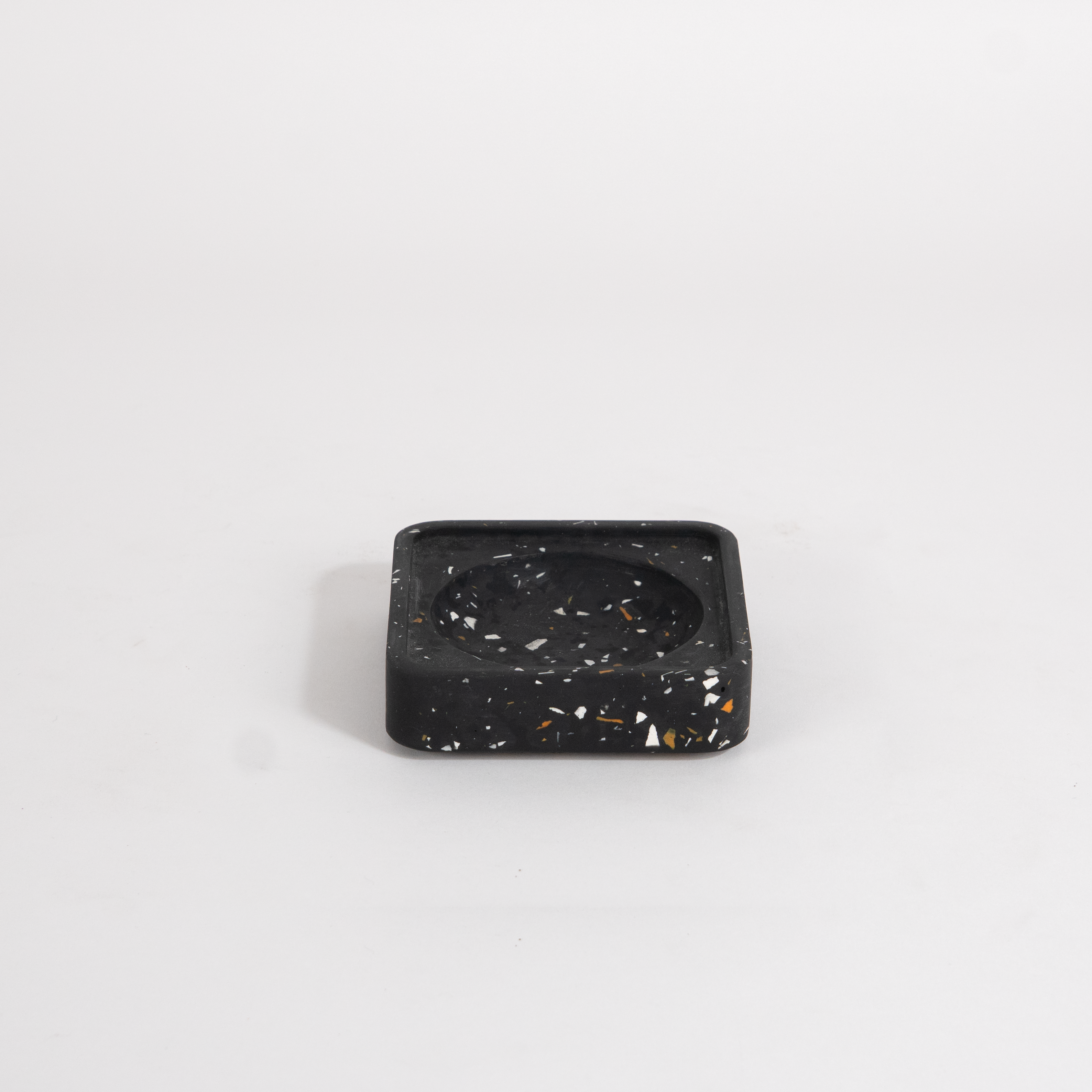 SQUARISH TRAY - SET OF 4 (BLACK)