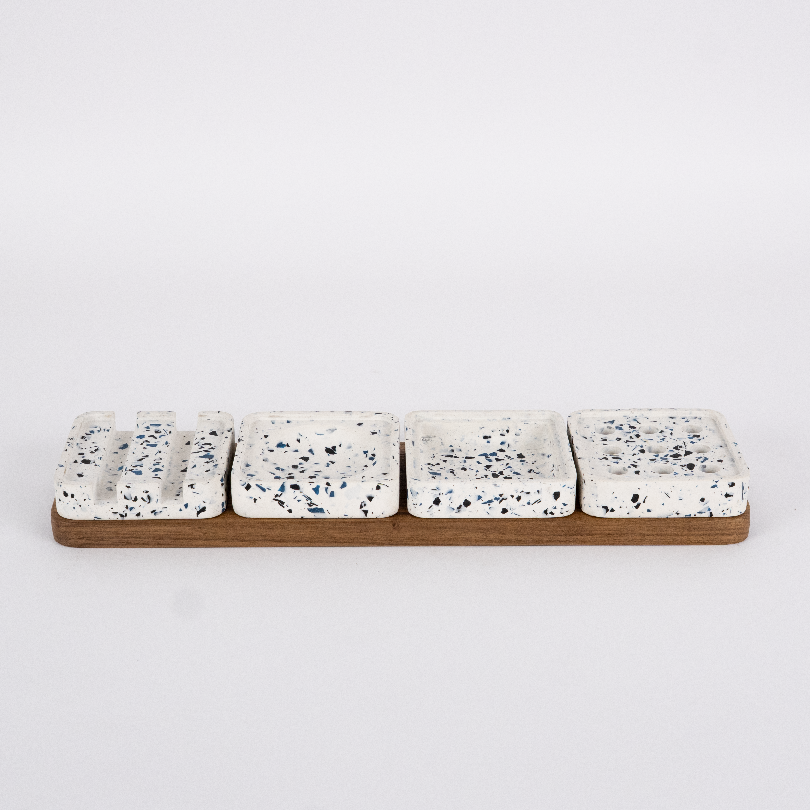 SQUARISH TRAY - SET OF 4 (WHITE)