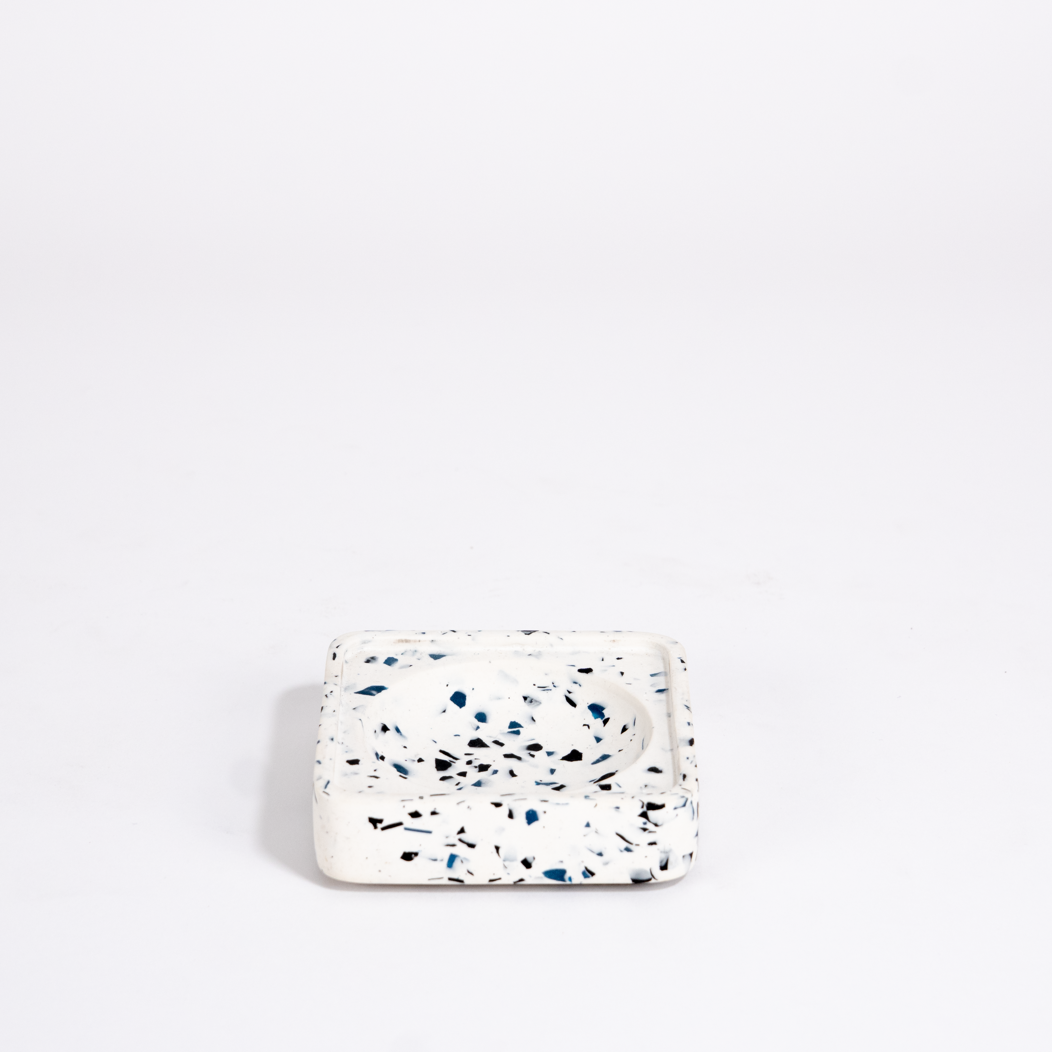 SQUARISH TRAY - SET OF 4 (WHITE)