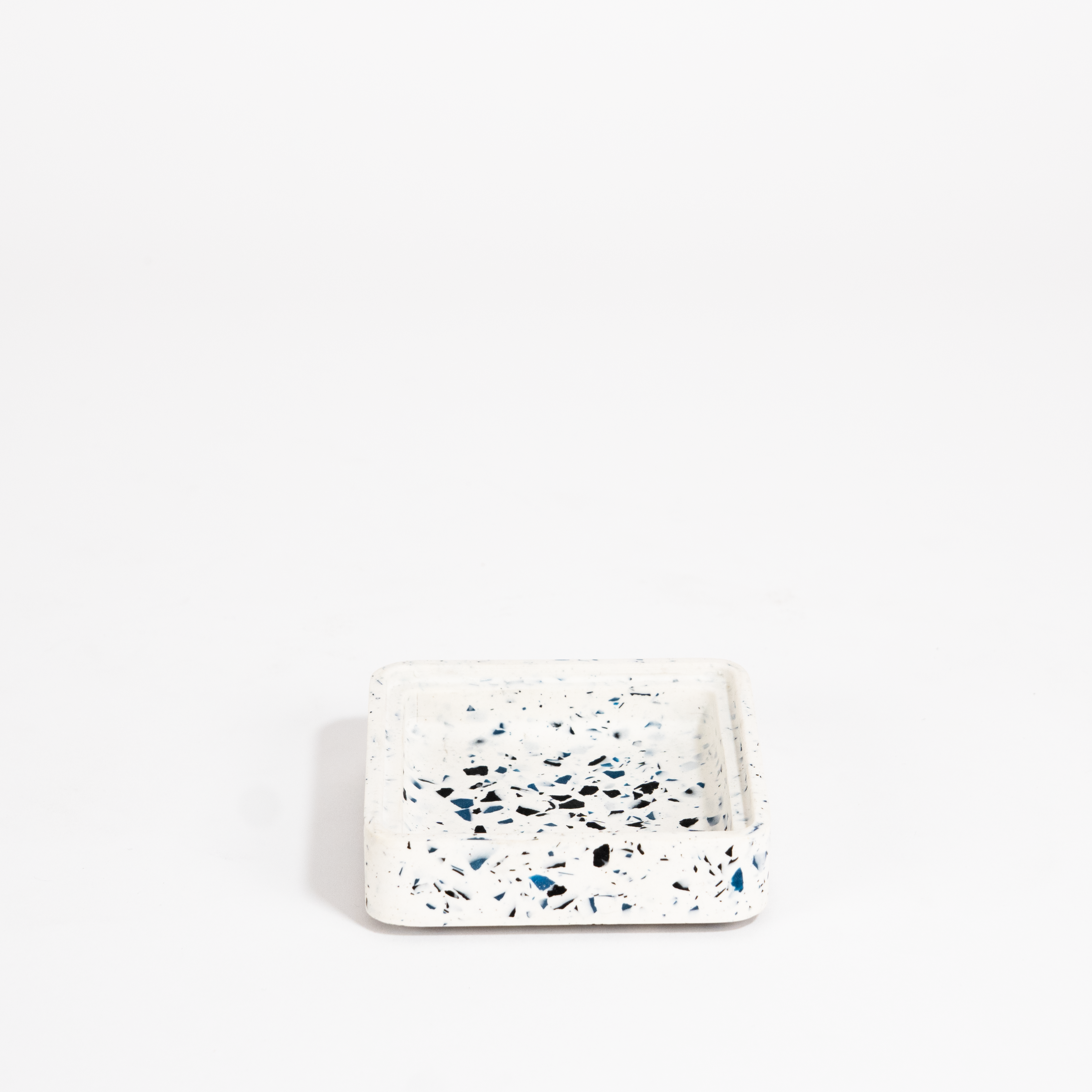 SQUARISH TRAY - SET OF 4 (WHITE)