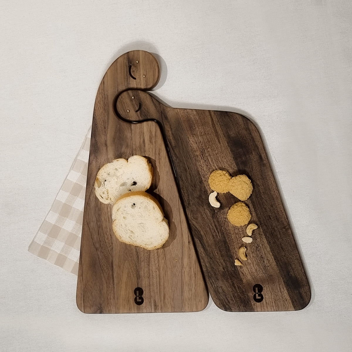 COUPLE SERVING BOARD SET OF 2