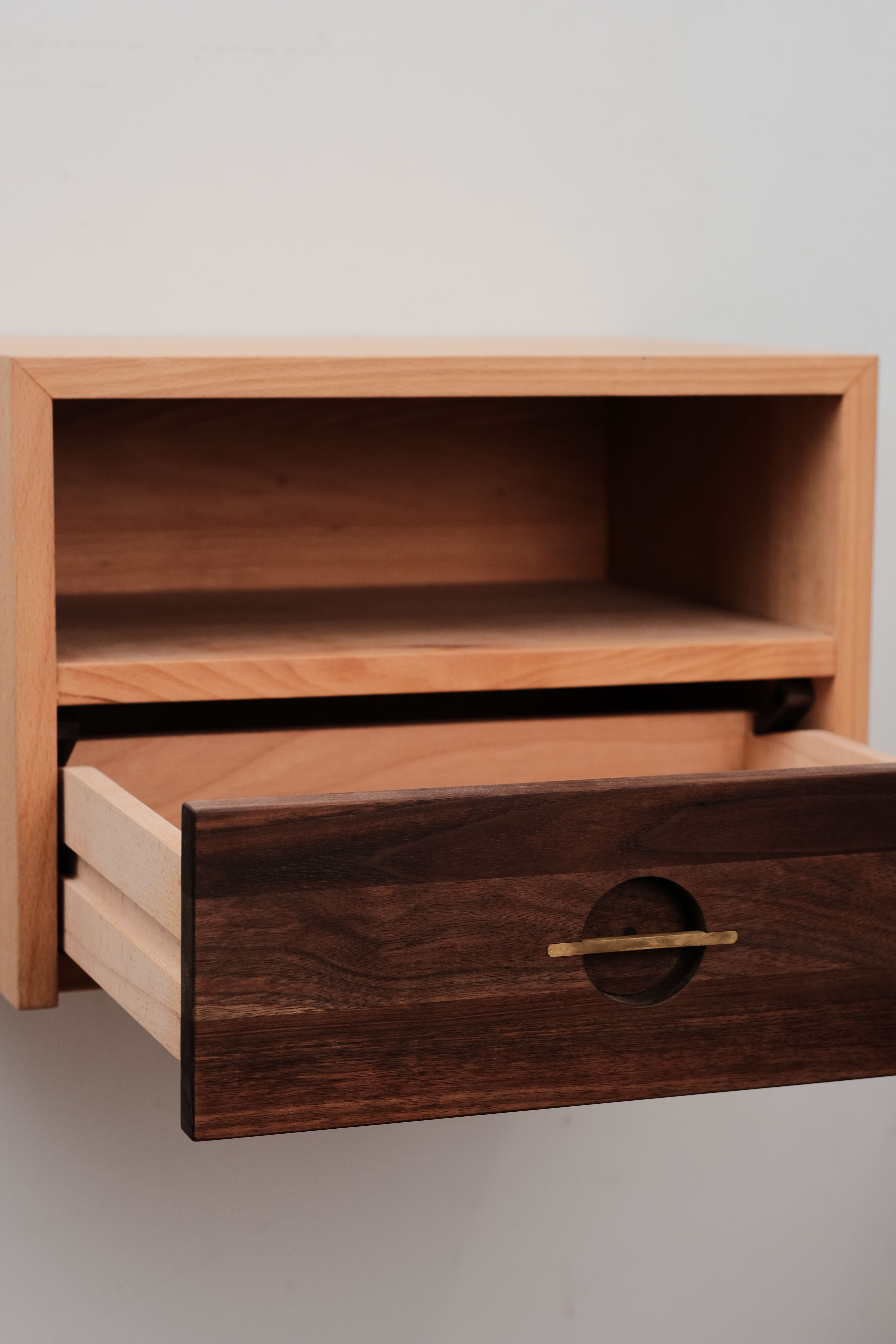 FLOATING SMALL NIGHTSTAND