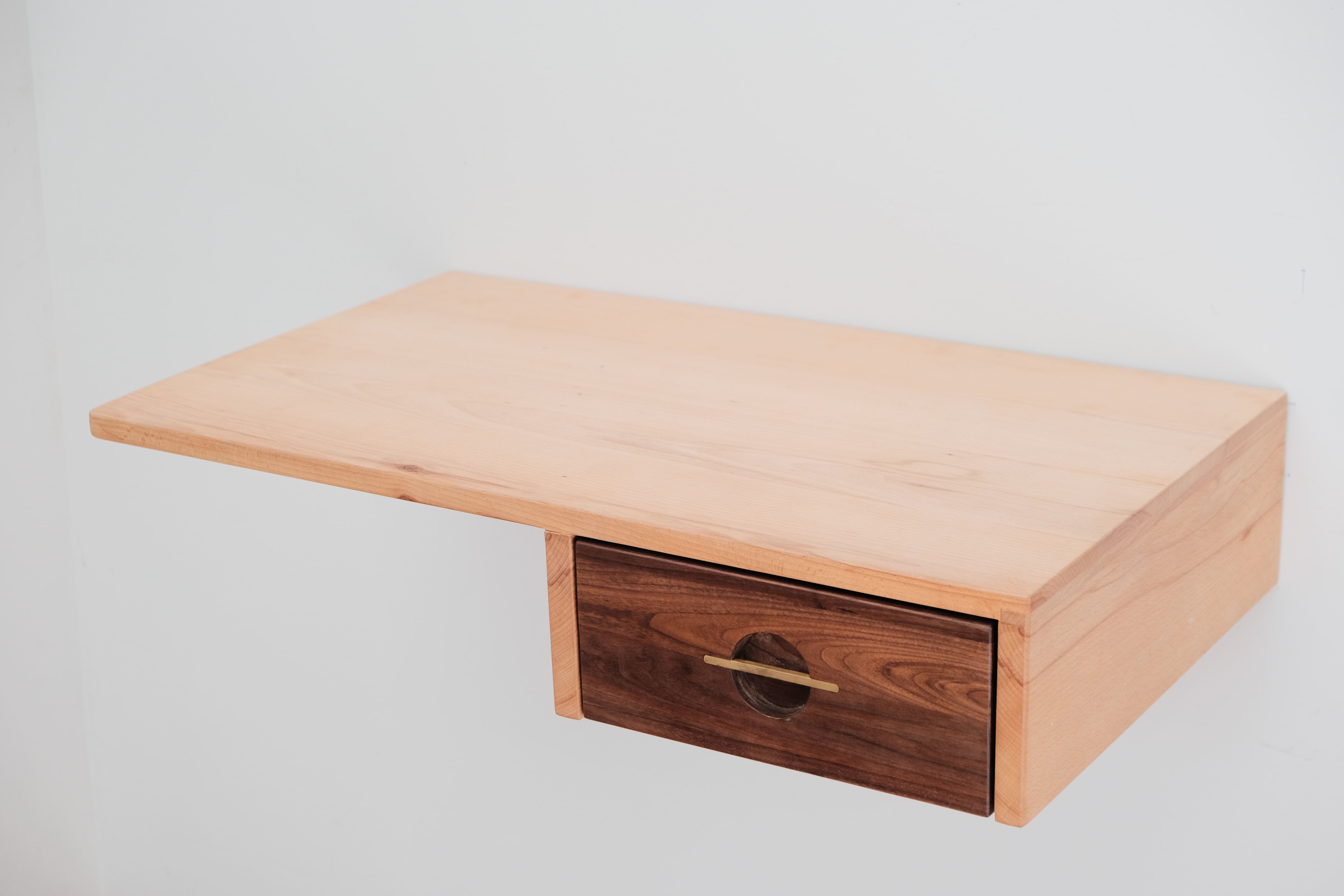 FLOATING RIGHT DESK