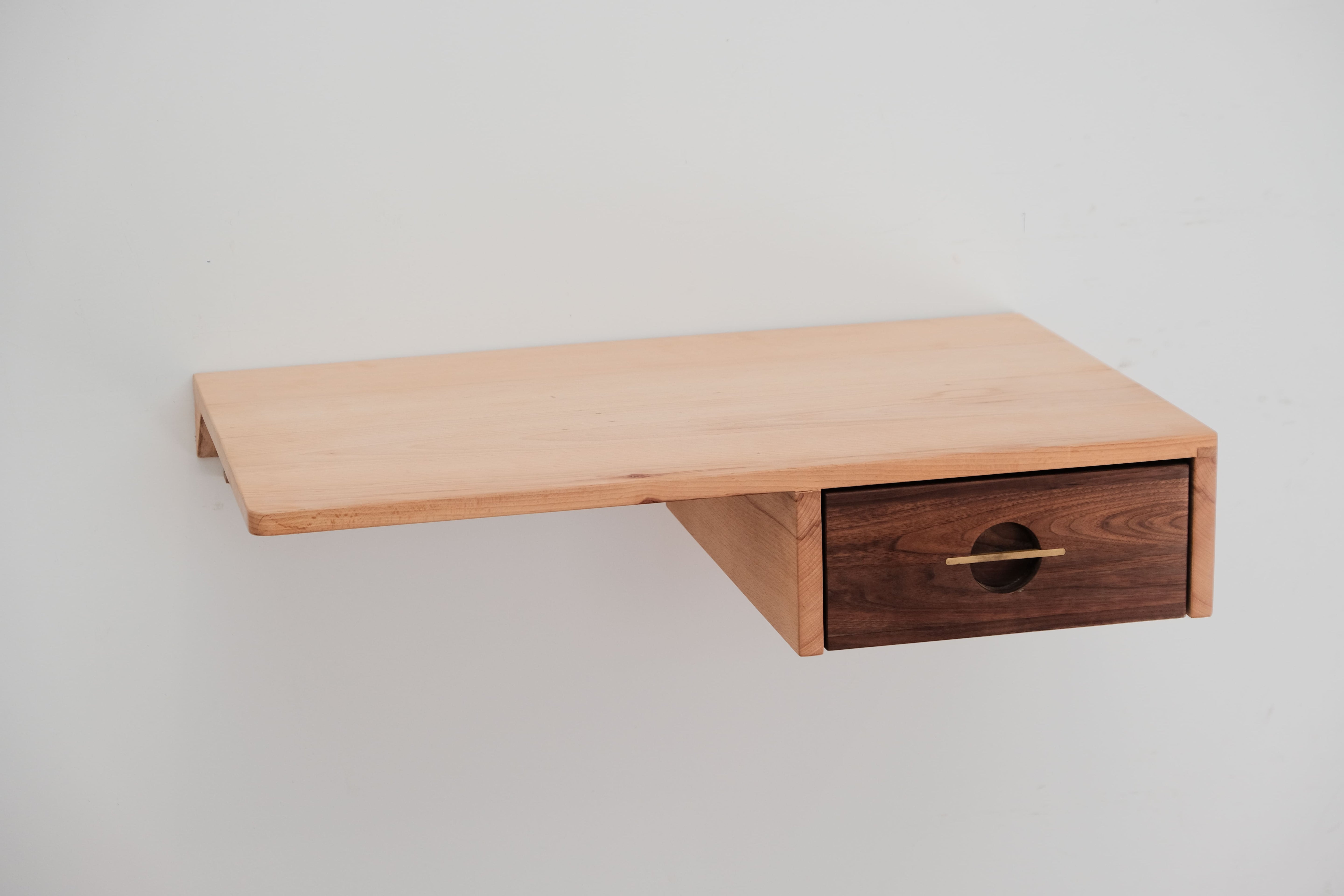 FLOATING RIGHT DESK