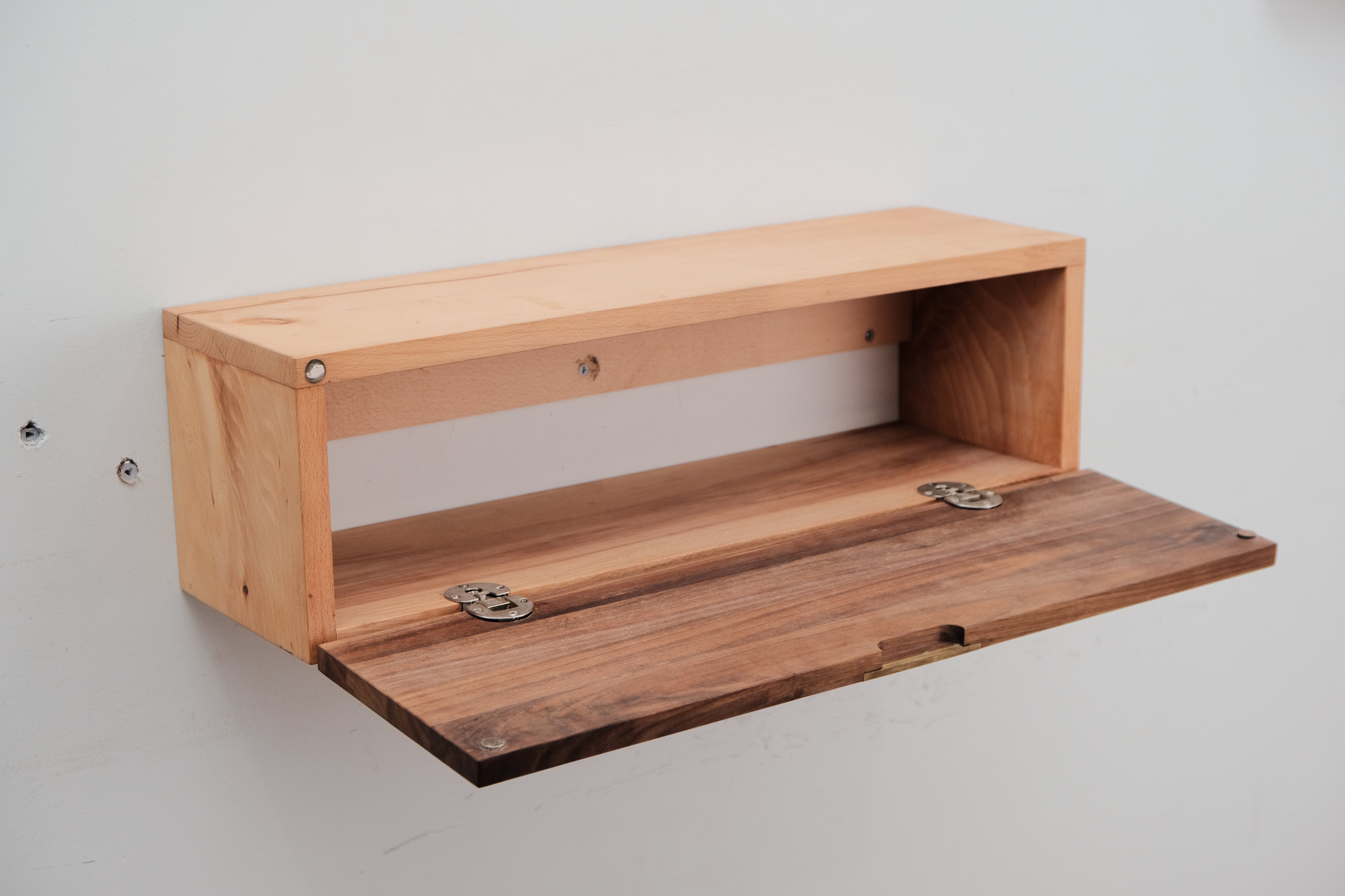 FLOATING STRAIGHT CABINET
