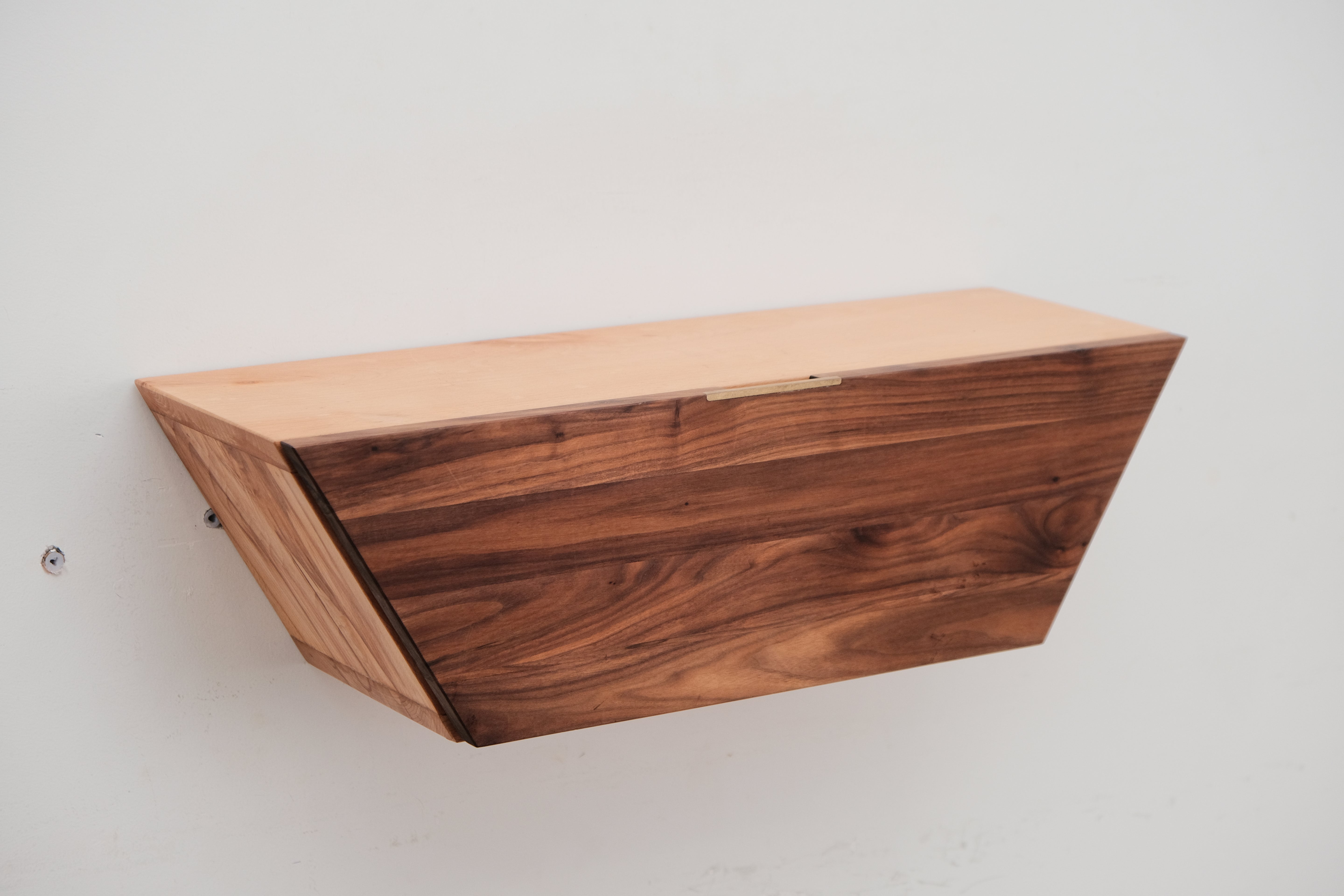 FLOATING SLANT CABINET
