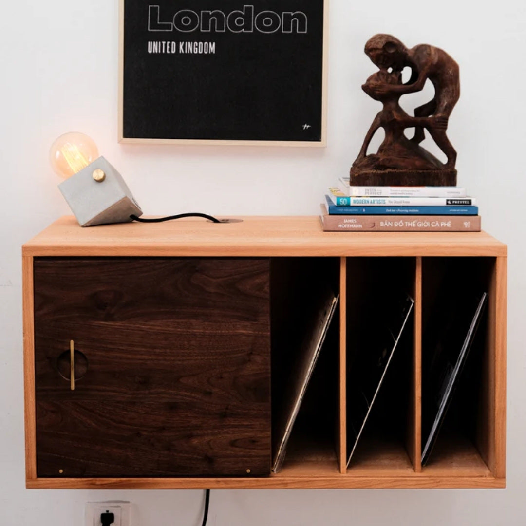 FLOATING VINYL SHELF