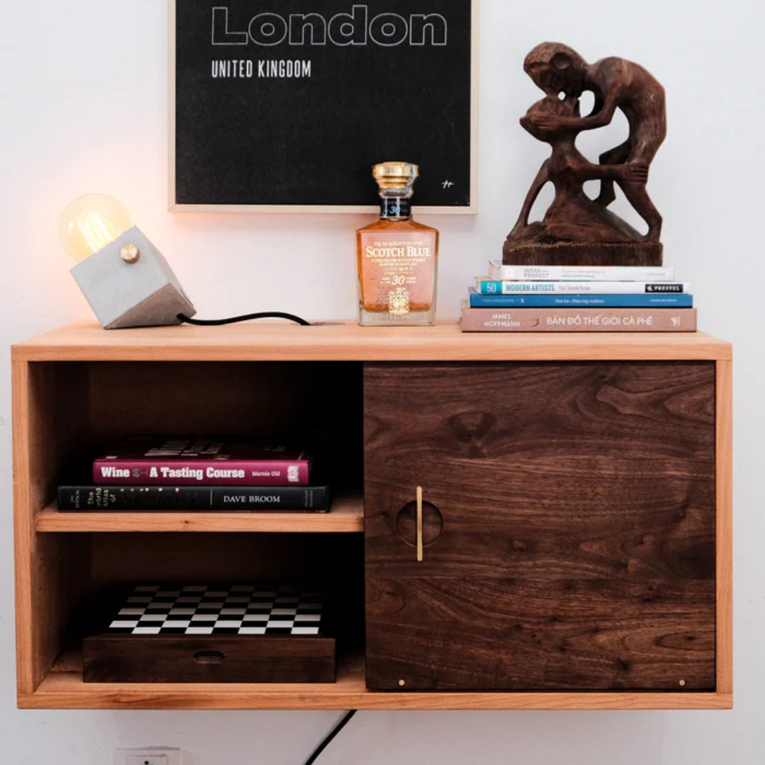 FLOATING VINYL SHELF